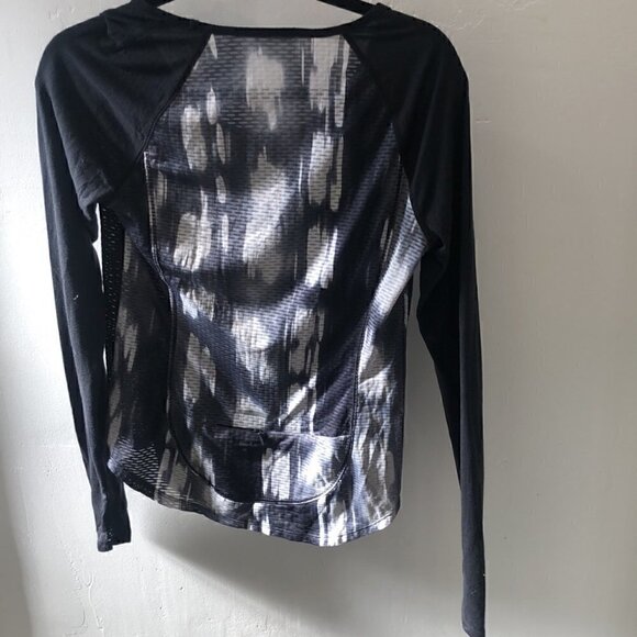 Under Armour Mesh Running Long Sleeve Top Size Small - Picture 6 of 11